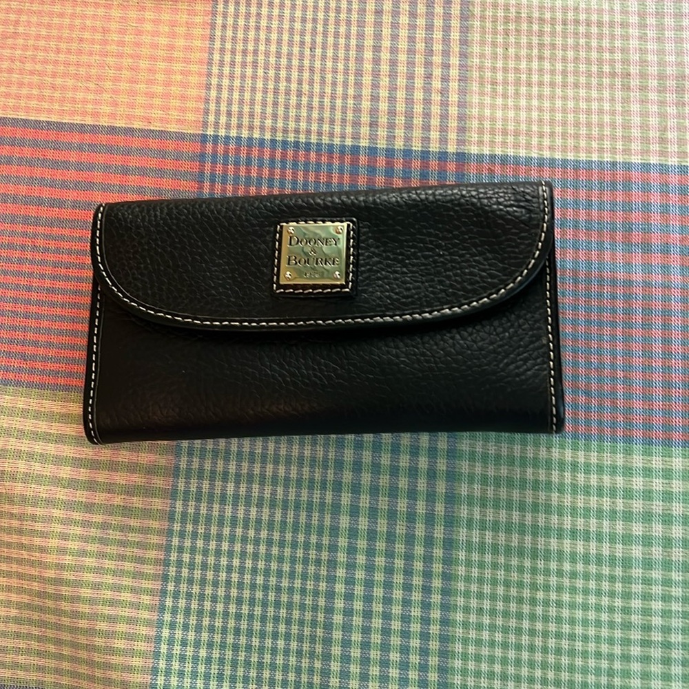 Dooney & Bourke wallet